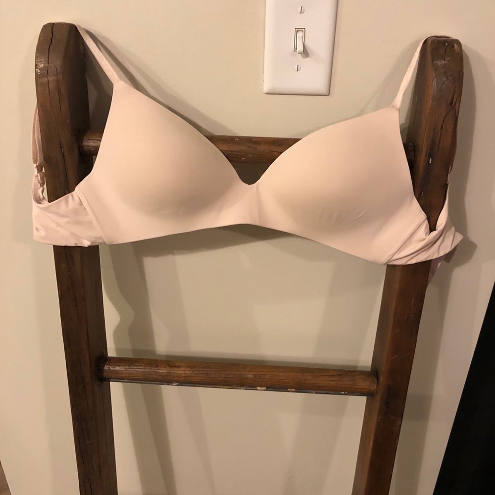 Victoria’s Secret Wireless T-Shirt Bra 32D - Nude